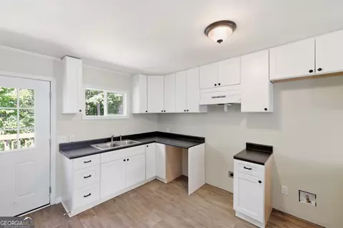 Kitchen - 2421 E Silver Shoals Rd, Toccoa, GA 30577 photo 3 of 3