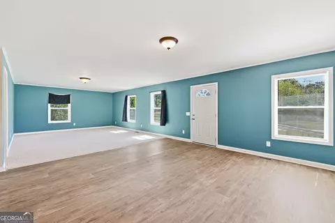 Living - 2421 E Silver Shoals Rd, Toccoa, GA 30577 photo 4 of 8