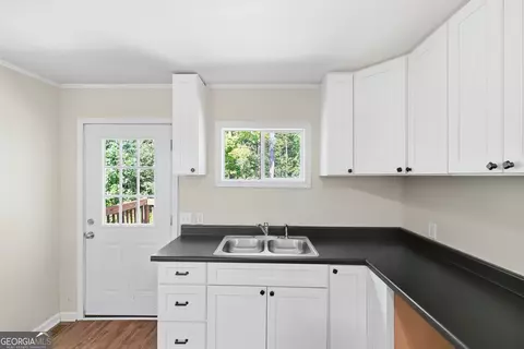 Kitchen - 2421 E Silver Shoals Rd, Toccoa, GA 30577 photo 2 of 3