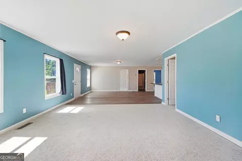 Living - 2421 E Silver Shoals Rd, Toccoa, GA 30577 photo 6 of 8