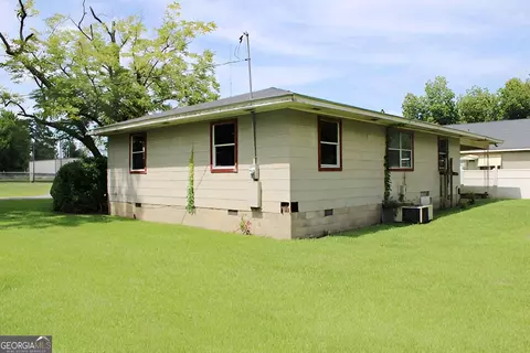 Exterior - 111 Magnolia St, Warwick, GA 31796 photo 4 of 5