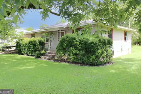 Exterior - 111 Magnolia St, Warwick, GA 31796 photo 2 of 5