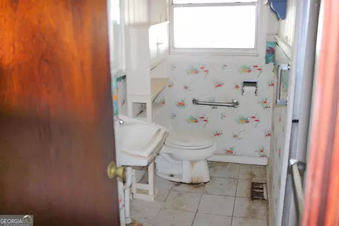 Bath - 111 Magnolia St, Warwick, GA 31796 photo 1 of 2