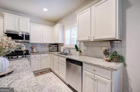 Kitchen - 19 Rivers End Way, Dallas, GA 30132 photo 4 of 5