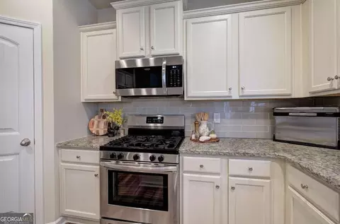 Kitchen - 19 Rivers End Way, Dallas, GA 30132 photo 3 of 5