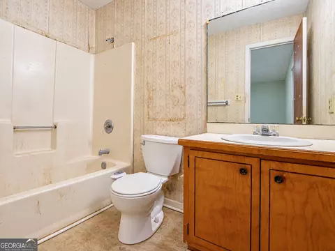 Bath - 149 Keys Ferry Rd, Jackson, GA 30233 photo 2 of 2