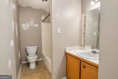 Bath - 149 Keys Ferry Rd, Jackson, GA 30233 photo 1 of 2