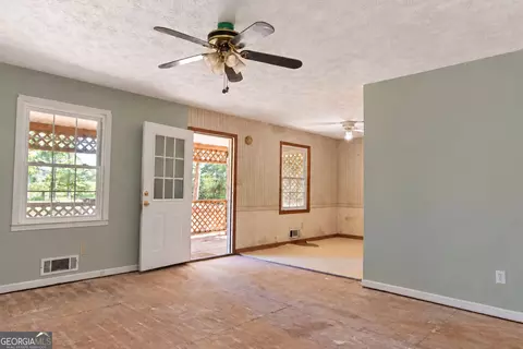 Living - 149 Keys Ferry Rd, Jackson, GA 30233 photo 2 of 4