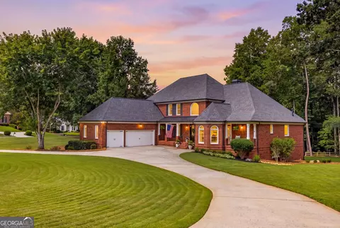 190 Oakhurst Leaf Dr, Milton, GA 30004