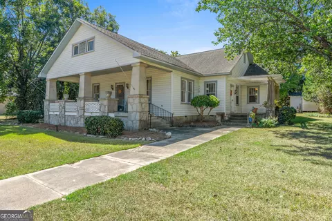 304 E Church St, Sandersville, GA 31082