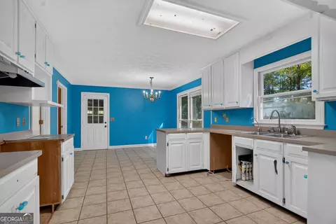 Kitchen - 108 Powers Ct, Lagrange, GA 30240 photo 2 of 2