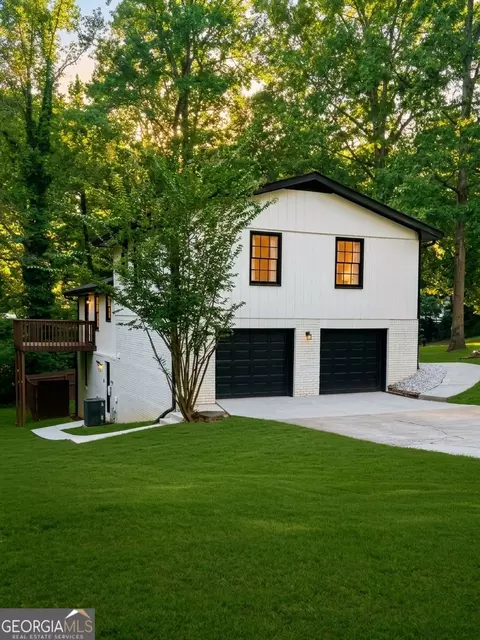 567 Woodland Ln, Lawrenceville, GA 30043