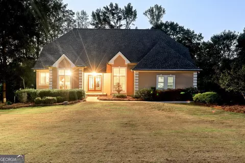 Exterior - 884 Fairway Dr, Monroe, GA 30655 photo 10 of 14