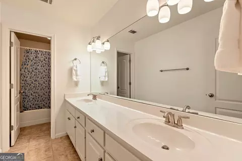 Bath - 884 Fairway Dr, Monroe, GA 30655 photo 7 of 8