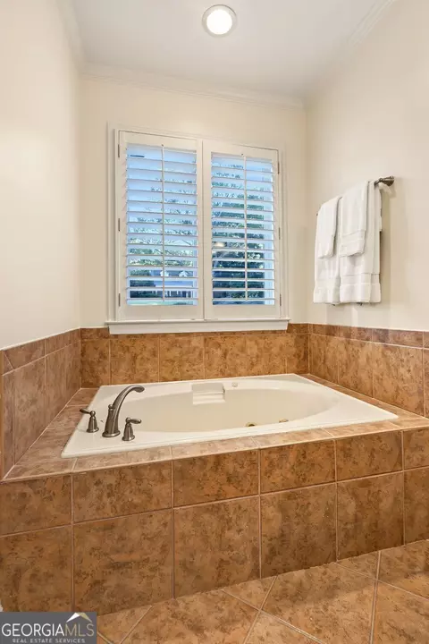 Bath - 884 Fairway Dr, Monroe, GA 30655 photo 4 of 8
