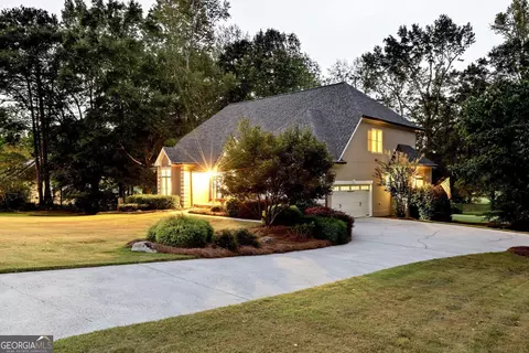 Exterior - 884 Fairway Dr, Monroe, GA 30655 photo 9 of 14