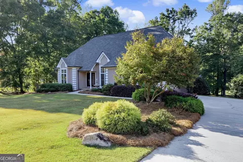 Exterior - 884 Fairway Dr, Monroe, GA 30655 photo 2 of 14