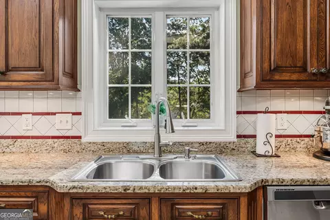 Kitchen - 490 Middle River Rd, Americus, GA 31709 photo 5 of 6