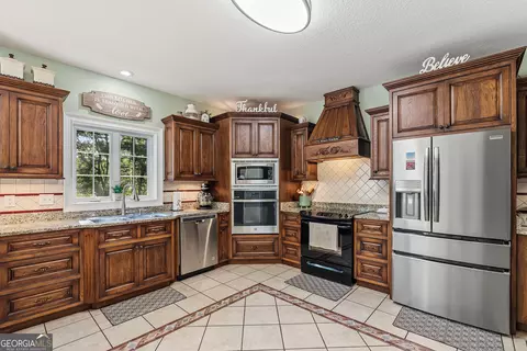Kitchen - 490 Middle River Rd, Americus, GA 31709 photo 3 of 6