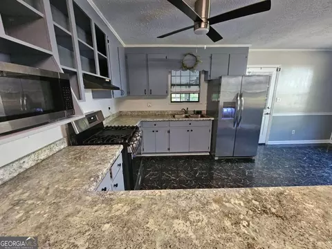 Kitchen - 290 Emerald Dr, Clarkesville, GA 30523 photo 5 of 5