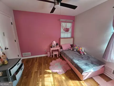 Bedroom - 290 Emerald Dr, Clarkesville, GA 30523 photo 3 of 3
