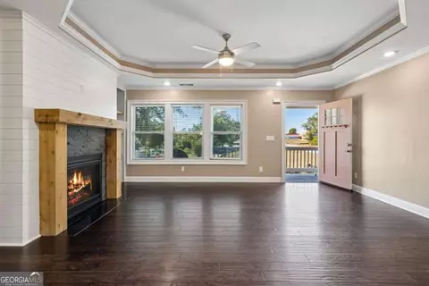Living - 112 E Stephens St, Winder, GA 30680 photo 4 of 7