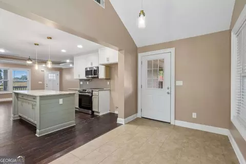Entry Way - 112 E Stephens St, Winder, GA 30680 photo 4 of 4