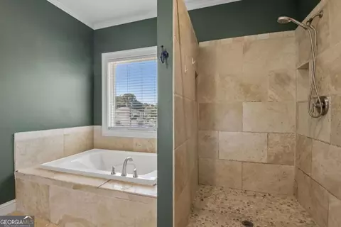 Bath - 112 E Stephens St, Winder, GA 30680 photo 3 of 4