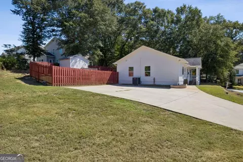 Exterior - 112 E Stephens St, Winder, GA 30680 photo 3 of 8