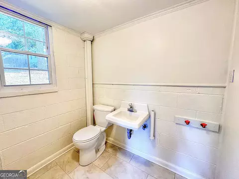 Bath - 136 S Chilton Cres, Lagrange, GA 30240 photo 3 of 3
