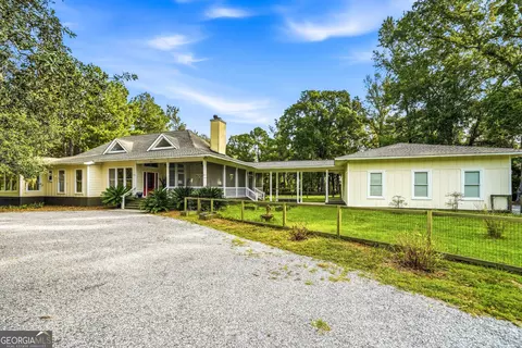 283 Milton Ln, Waverly, GA 31565