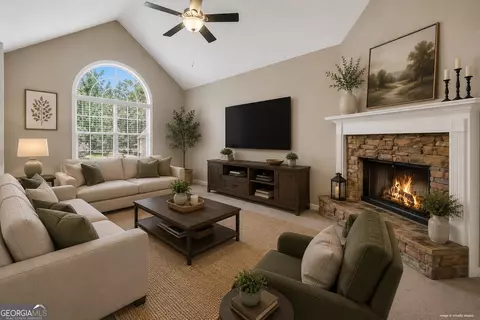 Living - 105 Dawn Ct, Jackson, GA 30233 photo 2 of 5