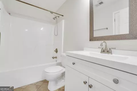 Bath - 105 Dawn Ct, Jackson, GA 30233 photo 7 of 8