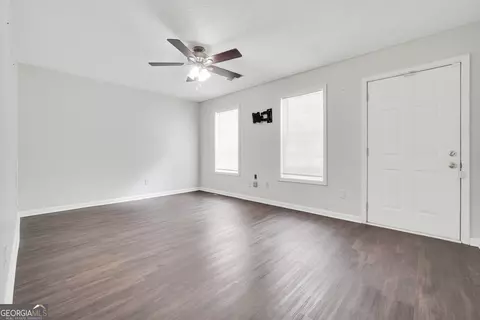 Living - 105 Dawn Ct, Jackson, GA 30233 photo 5 of 5