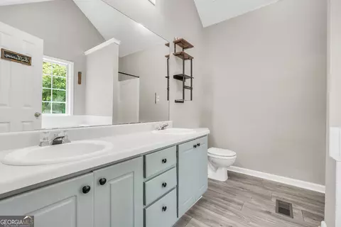 Bath - 105 Dawn Ct, Jackson, GA 30233 photo 1 of 8