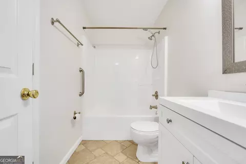 Bath - 105 Dawn Ct, Jackson, GA 30233 photo 8 of 8