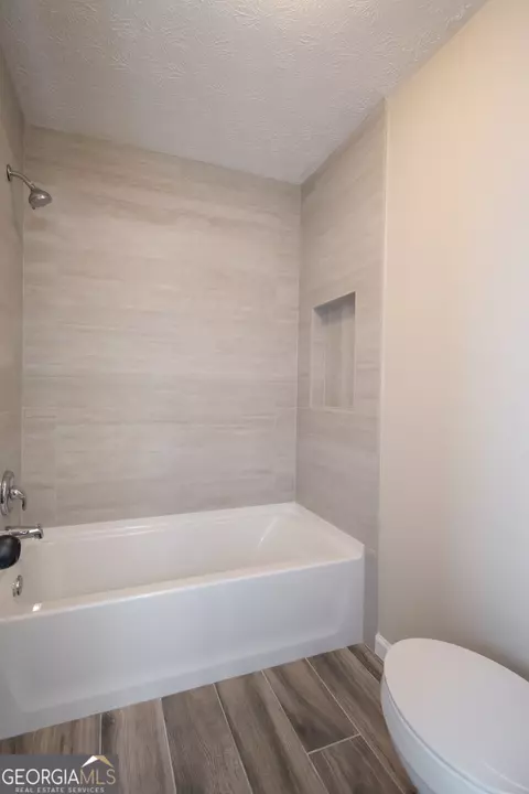 Bath - 160 Lake Forest Dr, Athens, GA 30607 photo 4 of 10