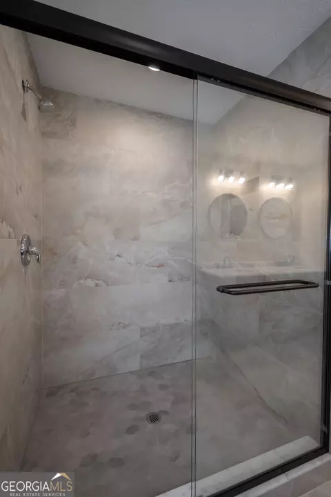 Bath - 160 Lake Forest Dr, Athens, GA 30607 photo 8 of 10