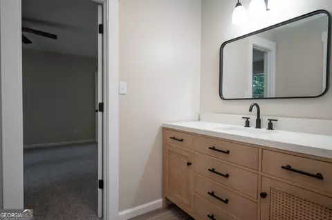Bath - 160 Lake Forest Dr, Athens, GA 30607 photo 2 of 10