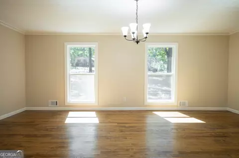 Living - 160 Lake Forest Dr, Athens, GA 30607 photo 8 of 15