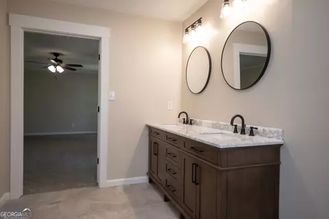 Bath - 160 Lake Forest Dr, Athens, GA 30607 photo 6 of 10