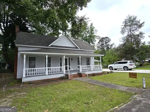 35 Cheatham St, Wadley, GA 30477