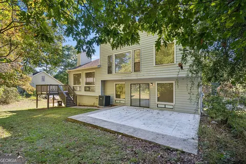 Exterior - 587 Farmbrook Trl NE, Kennesaw, GA 30144 photo 5 of 6