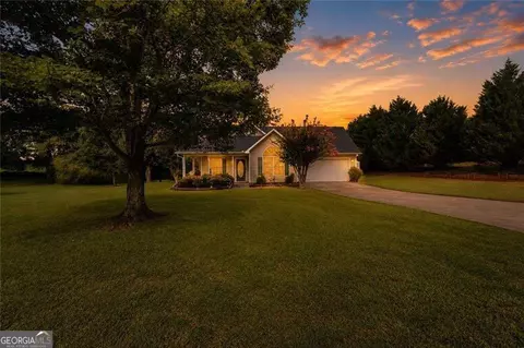 1130 Larkspur Dr, Locust Grove, GA 30248