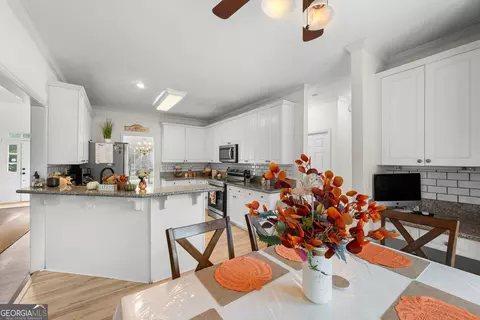 Kitchen - 207 Arthur Dr, Mcdonough, GA 30252 photo 6 of 6
