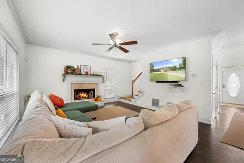 Living - 207 Arthur Dr, Mcdonough, GA 30252 photo 2 of 3