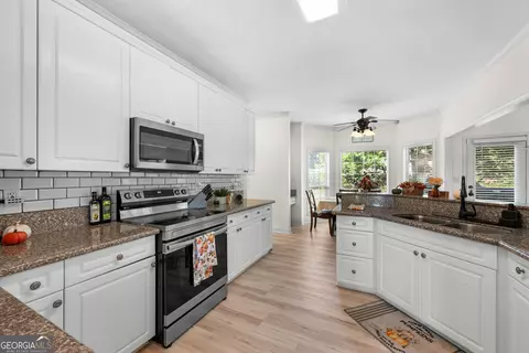 Kitchen - 207 Arthur Dr, Mcdonough, GA 30252 photo 3 of 6
