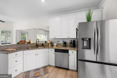 Kitchen - 207 Arthur Dr, Mcdonough, GA 30252 photo 2 of 6