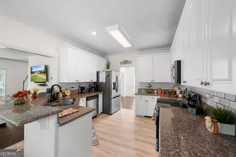 Kitchen - 207 Arthur Dr, Mcdonough, GA 30252 photo 1 of 6