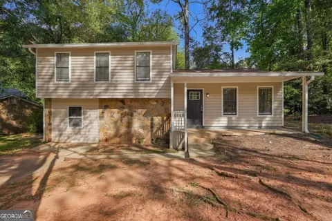 5130 S Woodbridge Trl, Stone Mountain, GA 30088